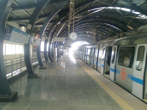 dwarka_sect-14_metro_station27s_platform